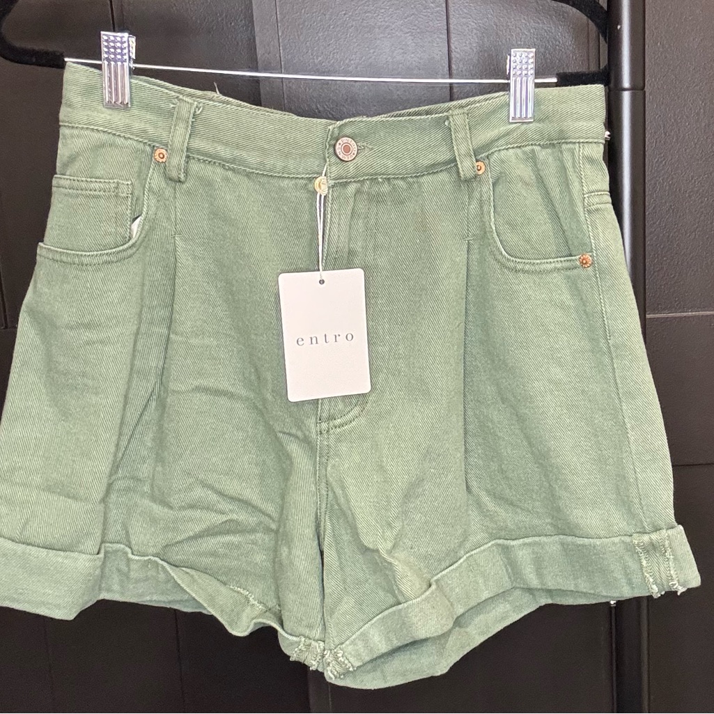 Entro Olive Solid High-Waist Roll-Up Hem Shorts Women's Solid